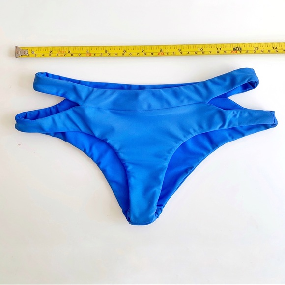 MIKOH Full Bikini (Taha’a top & Puka Puka Bottom) - Picture 5 of 7